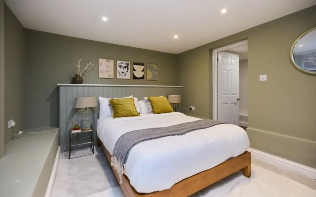 The Brondesbury Park - Sparkling 3bdr Flat With Garden