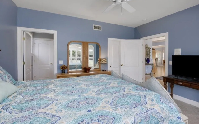 Bella Vita 5 Bedroom Home by RedAwning