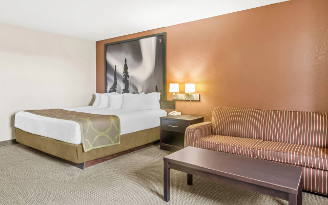 Super 8 by Wyndham Meadow Lake