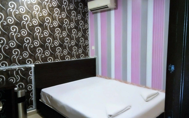 OYO 89407 EZI Hotel