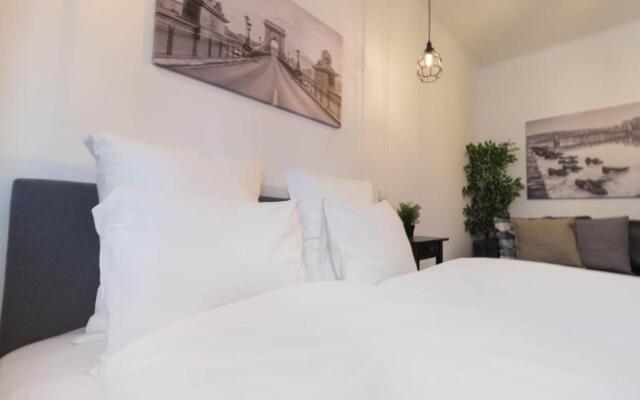 Standard Apartment by Hi5 - Madách