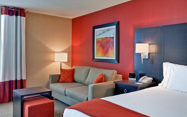 Holiday Inn Express & Suites Chatham South, an IHG Hotel