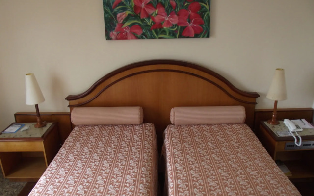 Colonial Plaza Hotel