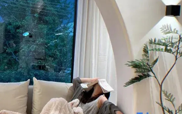 Far Hill Reflect snow