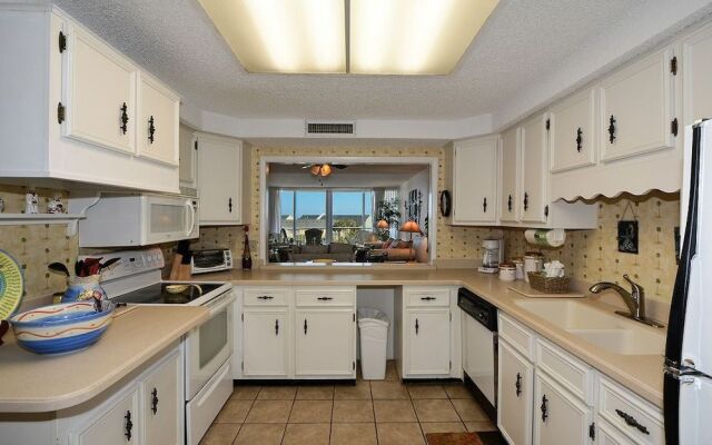 Shoreline 3044 Condo by RedAwning