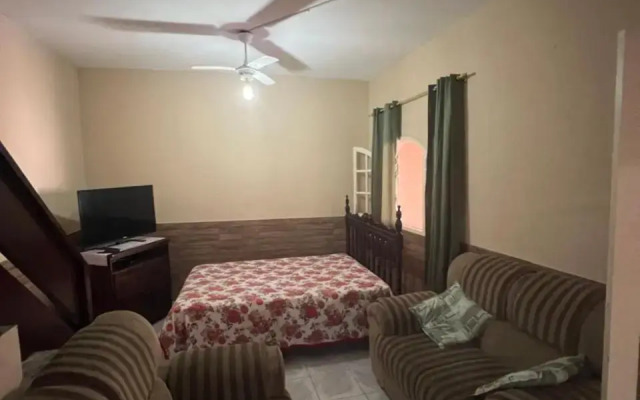 Casa com wi-fi e garagem a 5 minutos da Praia Grande