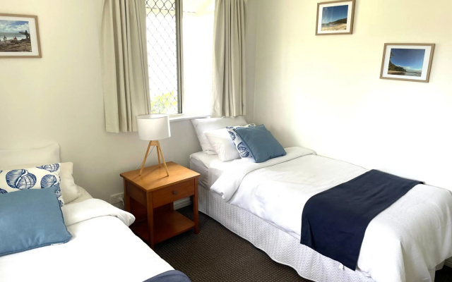 2 Bedroom Ground Level Villa in Tropical 4* Resort – Guest Rooms – Noosaville
