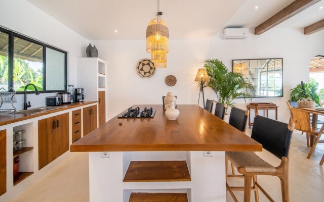 NEW ! Stunning 4BR Jungle View Villa in Lovina