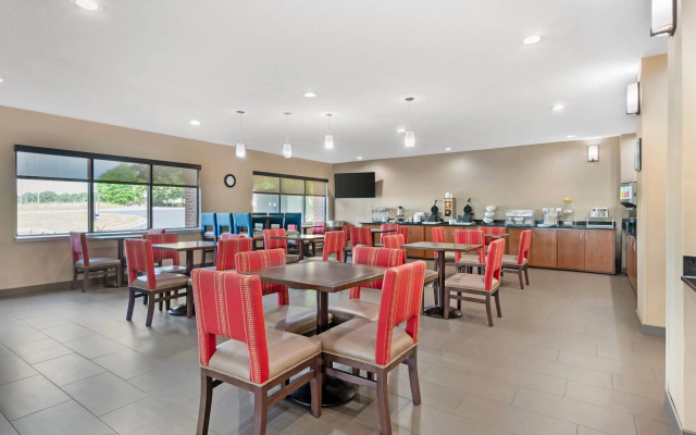 Comfort Suites Oxford I-20 exit 188