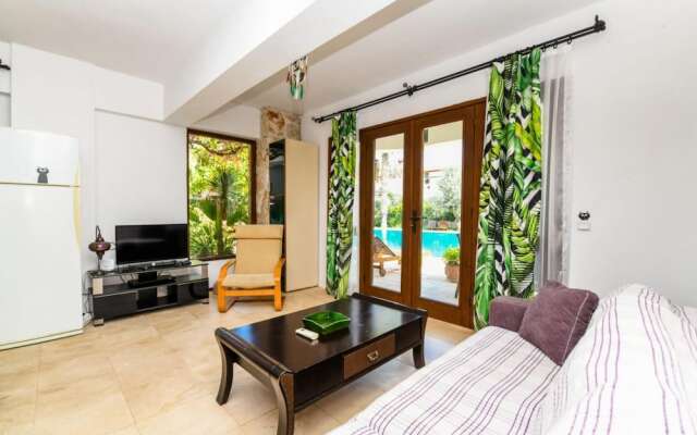 Duplex House With Shared Pool Near Beach in Kalkan
