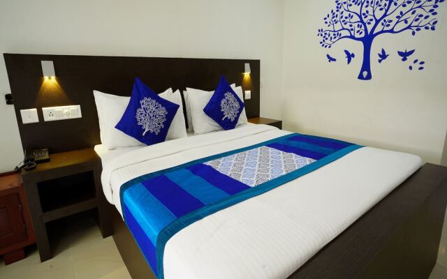 OYO 9932 Hotel Half Moon Residency