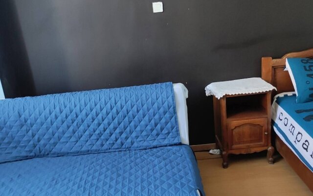 Room in Guest Room - Large Private Room D in Brucelles