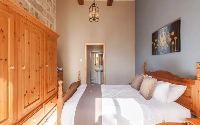 Naduri, Beautiful Gozitan Villa + Pool