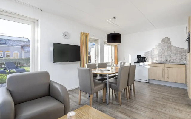 Bungalow in Renesse Near North Sea Beach