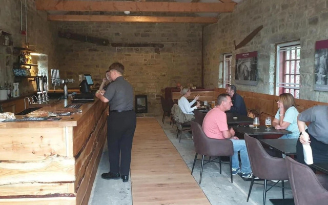 Pemberton - Suite in Canalside Guesthouse