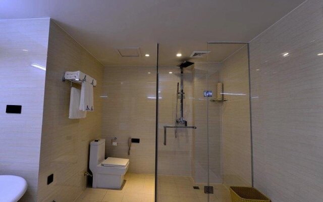 Huang He  International   Hotel