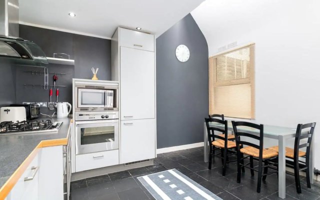 Stunning Art-deco Style 2 Bedroom Apartment in Fitzrovia