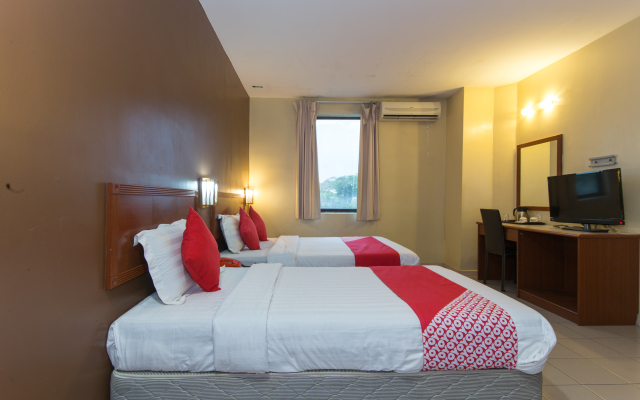 Super OYO 447 Comfort Hotel Meru