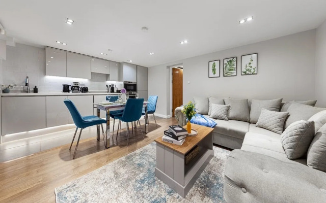 Modern Battersea Suite - London City Retreat