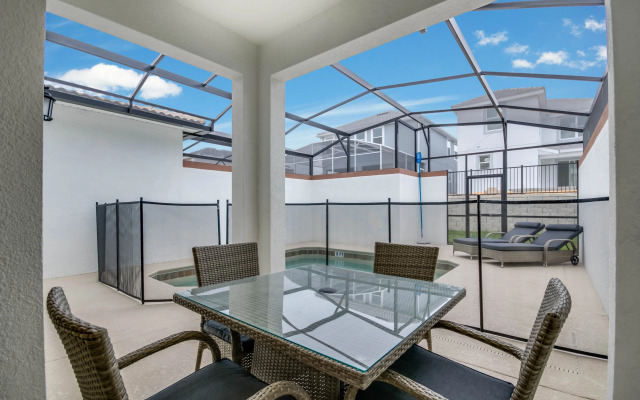 1568PD00, Davenport , US