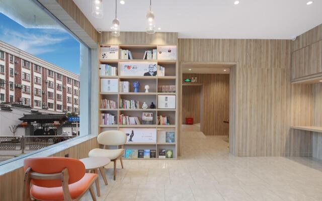 Hanting Premium Hotel Nanjing Zhonghuamen Metro Station