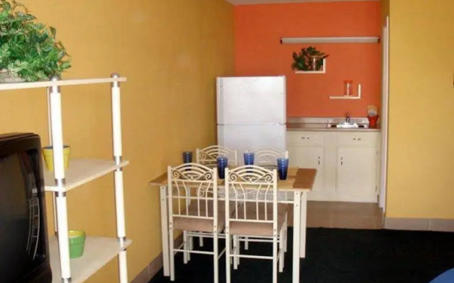 Tropical Inn Palm Bay