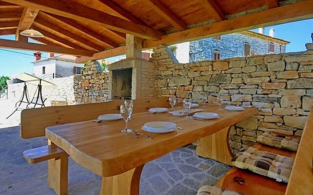 Authentic Villa in Tinjan With Private Pool