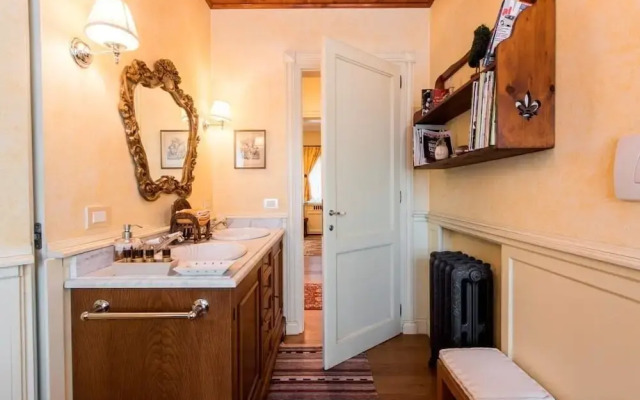 Deluxe Charming Florentine VILLA in the City. PLUS