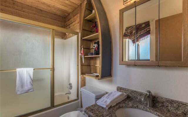 The Breathe Inn - Two Bedroom Cabin with Hot Tub