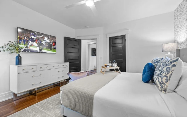 Southern Elegance-private Hot Tub-walk to 12 S