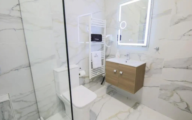 La Casa New Central Coastal Apartment & Jacuzzi