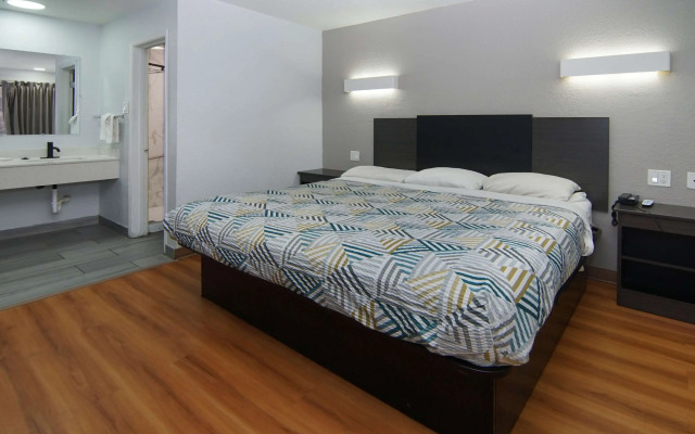 Motel 6 Red Oak, TX - Dallas