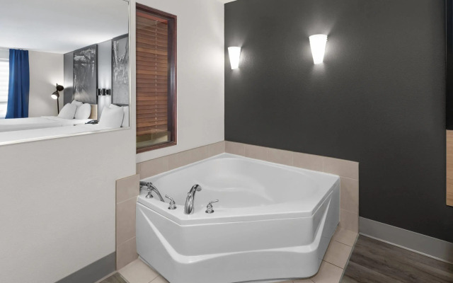 Super 8 by Wyndham Quebec City