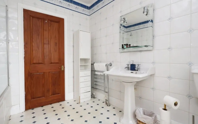 Spacious 3BR Flat in Cowbridge Centre