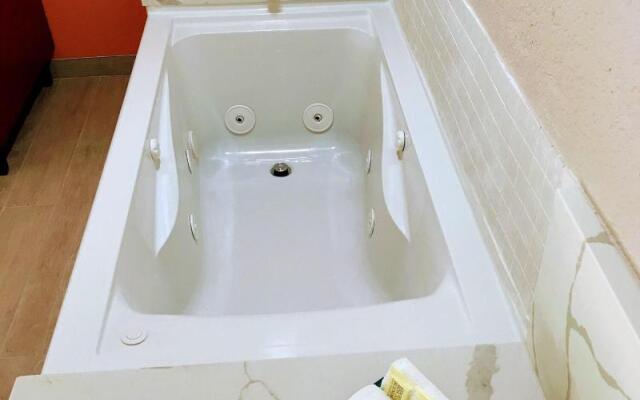 Tropical Inn & Suites