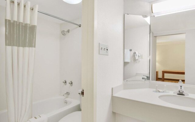 Baymont Inn & Suites Longview