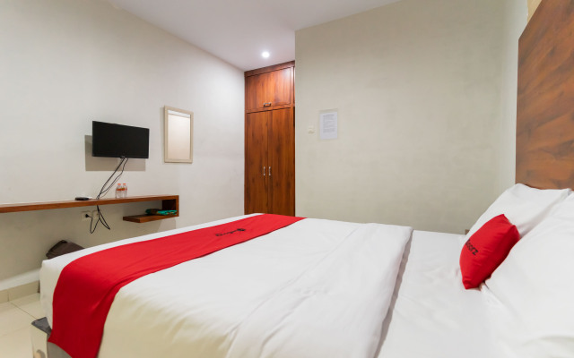 RedDoorz Syariah near Titi Bobrok Medan