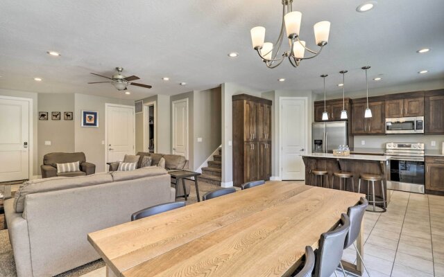 Luxury Downtown Moab Townhome w/ Pool Access!