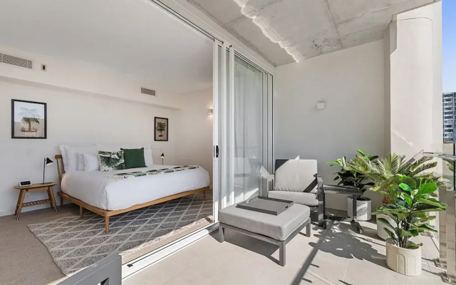 Luxury 5-floor Unit With Ocean Views Near Beach