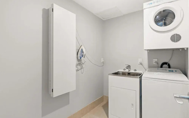 3-Bedroom Penthouse Apartment - The Beacon 1002