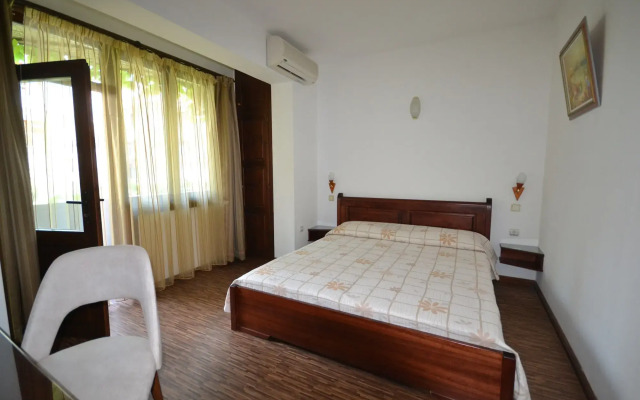 Hotel More