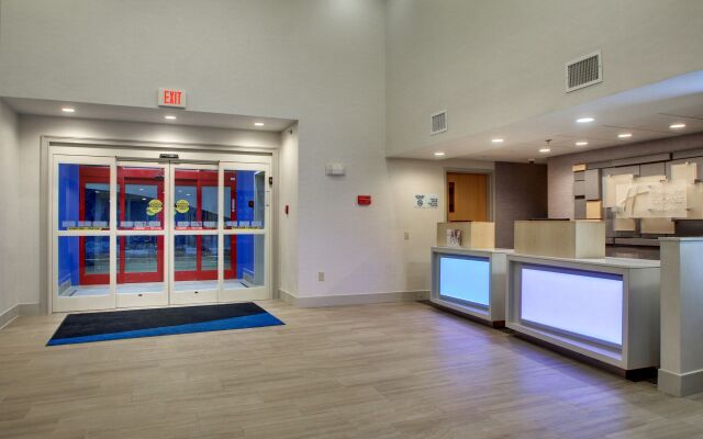 Holiday Inn Express & Suites Lincoln East - White Mountains by IHG