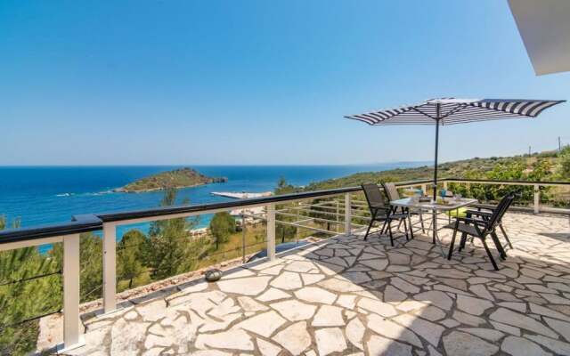 Beachfront Villa Komis - Panoramic Infinity Blue