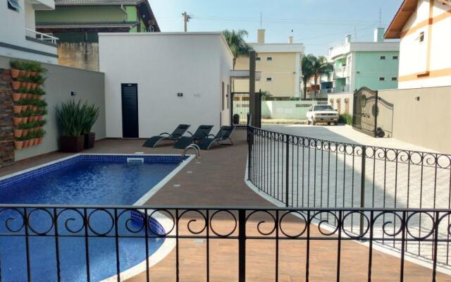 VAR-205B Departamento amplio en condomínio cerrado con piscina