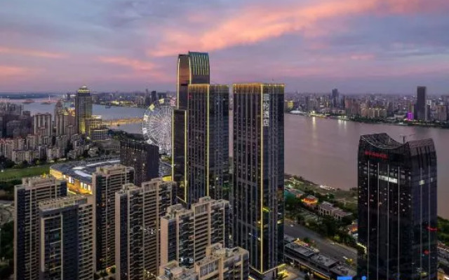 PHIREN High-Rise River View Hotel (Nanchang The Mixc Ferris Wheel Star)