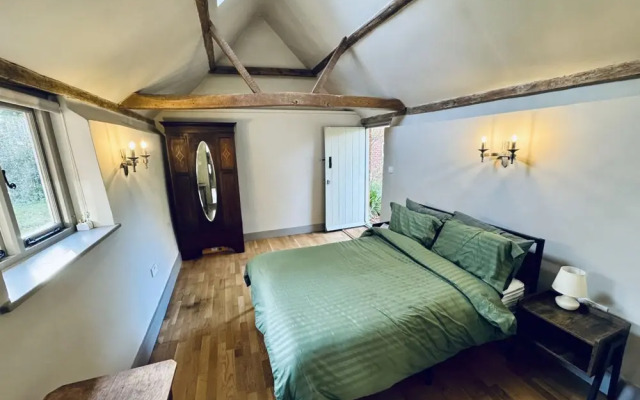 Coombe End Farmhouse Lodge - From 165 Per Night