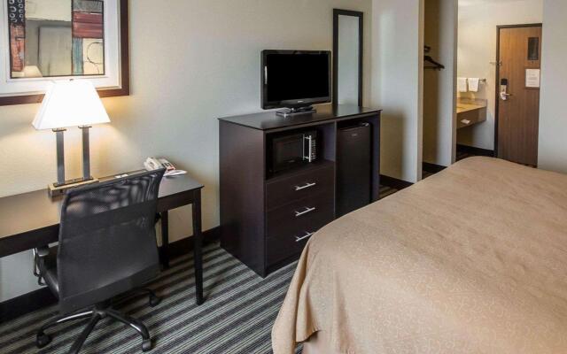 Quality Inn Chesterton near Indiana Dunes National Park I-94