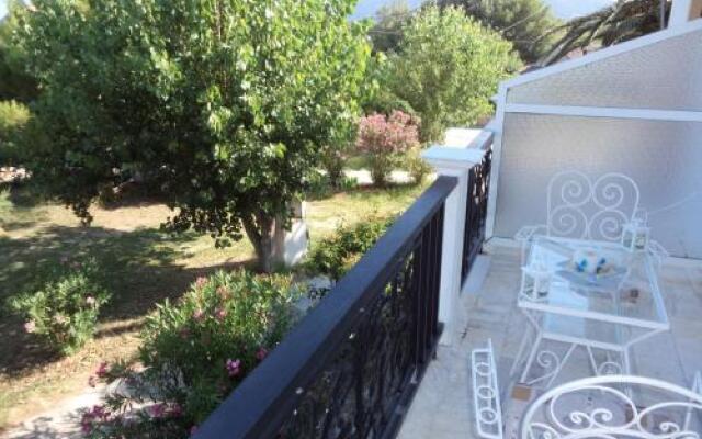 Renesis Studios & Apartments