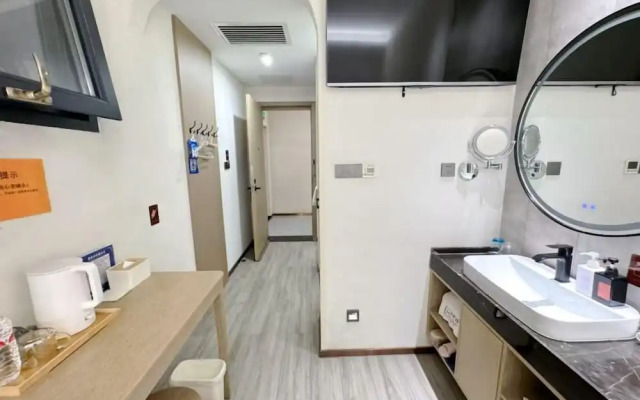 18HOW Qianmen Grape Courtyard Hotel