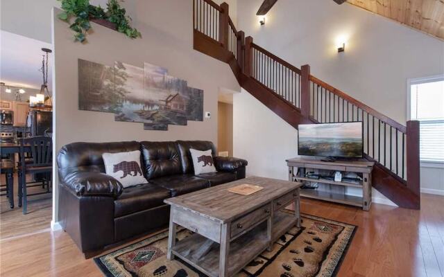 Misty Hollow - Three Bedroom Cabin